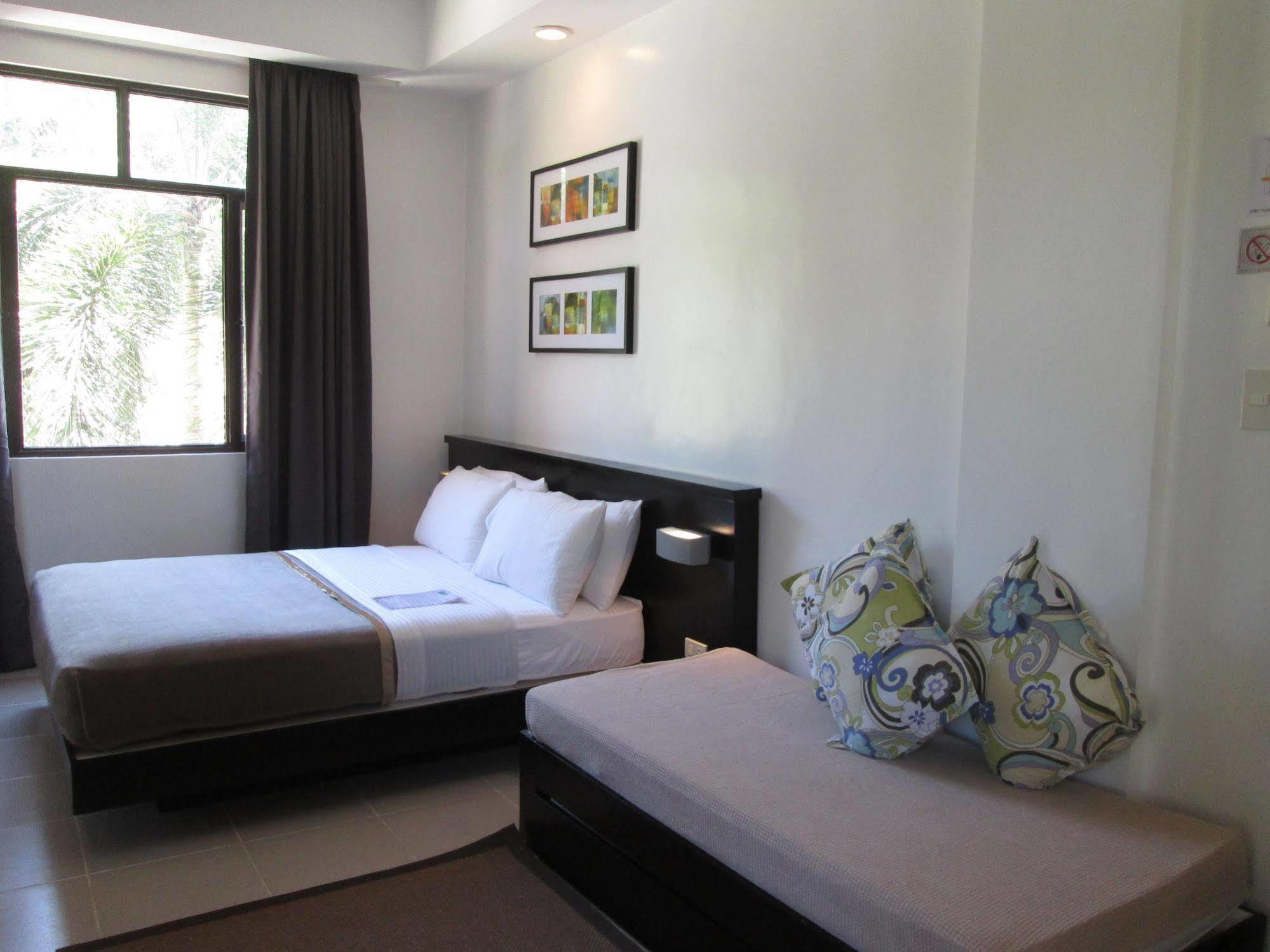 One Crescent Place Hotel Balabag  Dış mekan fotoğraf