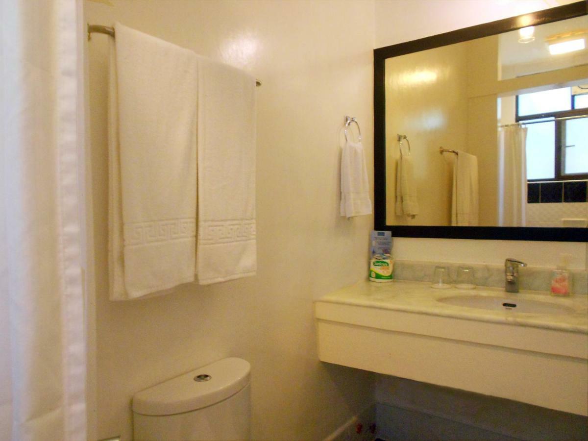 One Crescent Place Hotel Balabag  Dış mekan fotoğraf