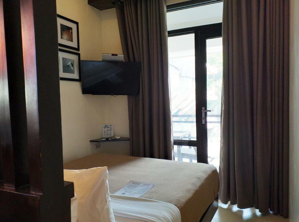 One Crescent Place Hotel Balabag  Dış mekan fotoğraf