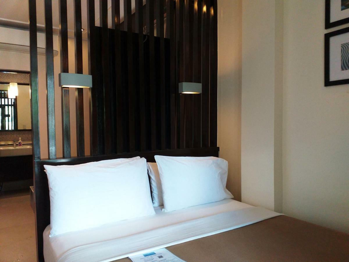 One Crescent Place Hotel Balabag  Dış mekan fotoğraf