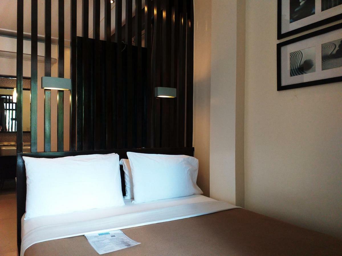 One Crescent Place Hotel Balabag  Dış mekan fotoğraf