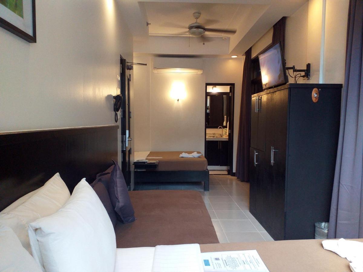 One Crescent Place Hotel Balabag  Dış mekan fotoğraf