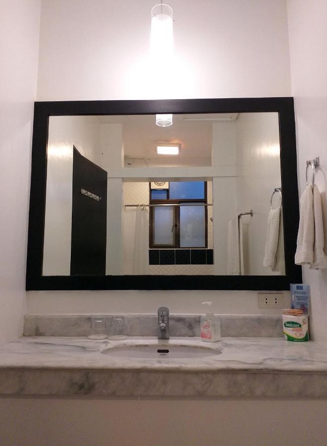 One Crescent Place Hotel Balabag  Dış mekan fotoğraf